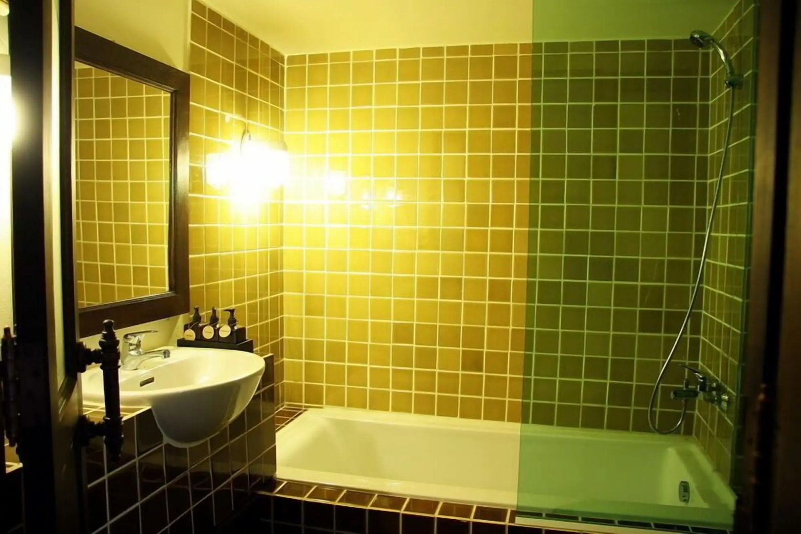 Anoma Boutique House