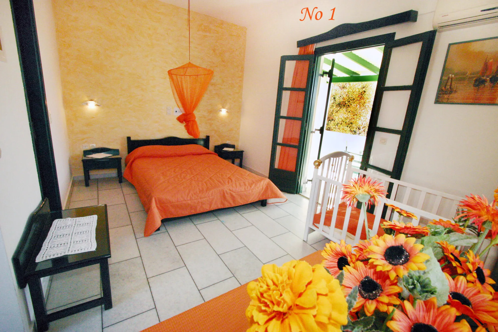 Studios Vrettos Beachfront Hotel