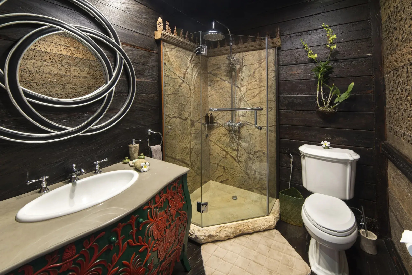 Absolute Beachfront Romantic Villa Laut