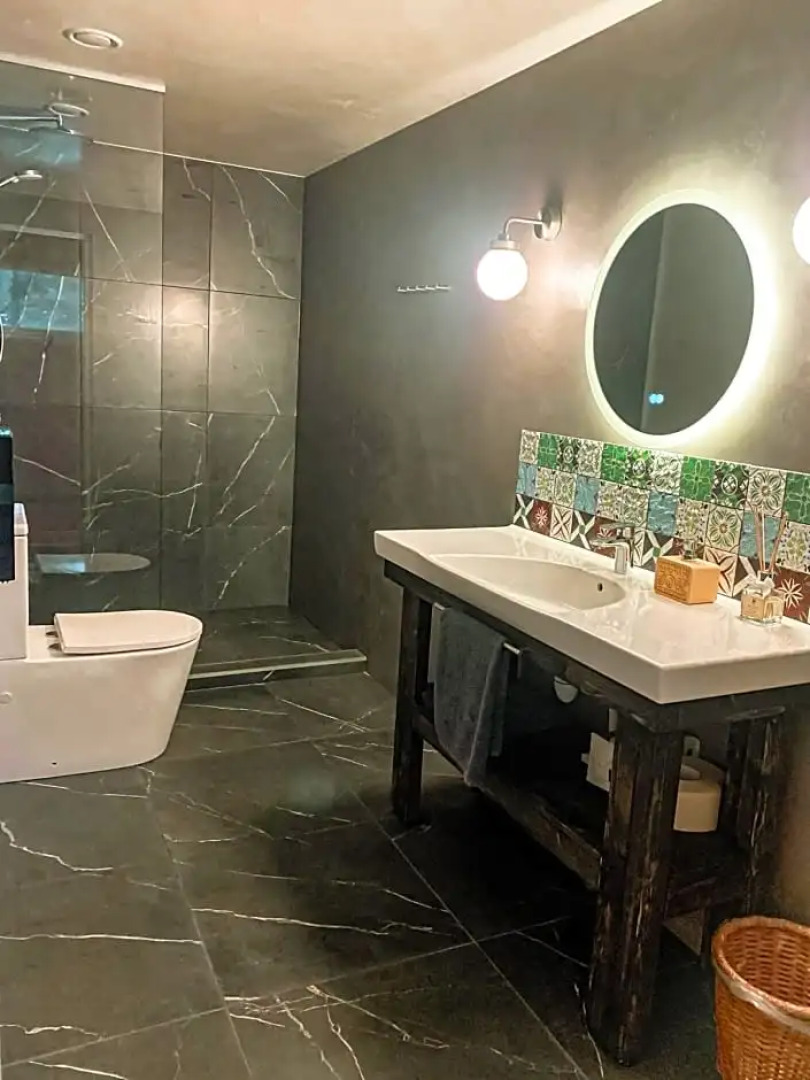 Saarj¿e puhkemaja tuba koos hommikus¿¿giga