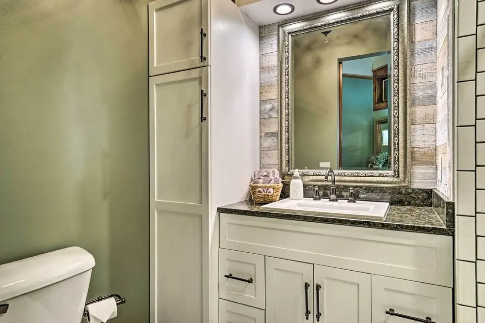 Walk to Shops & Restaurants: Dtwn Laramie Condo!