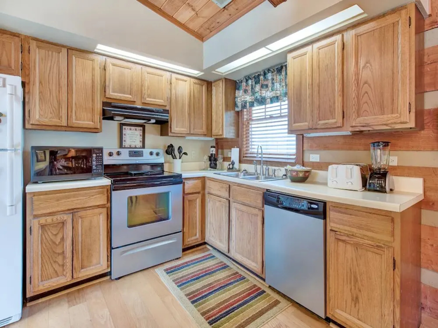 Resting Bears - Three Bedroom Cabin