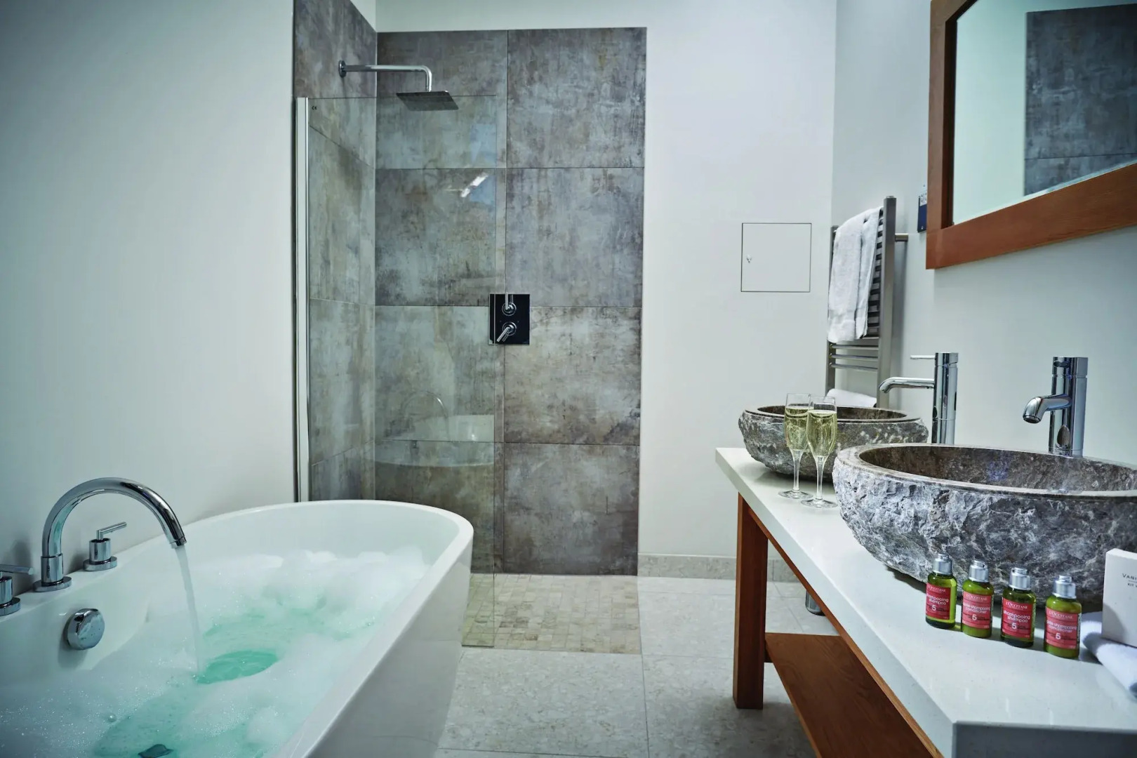 Barnett Hill - Luxury Hotel