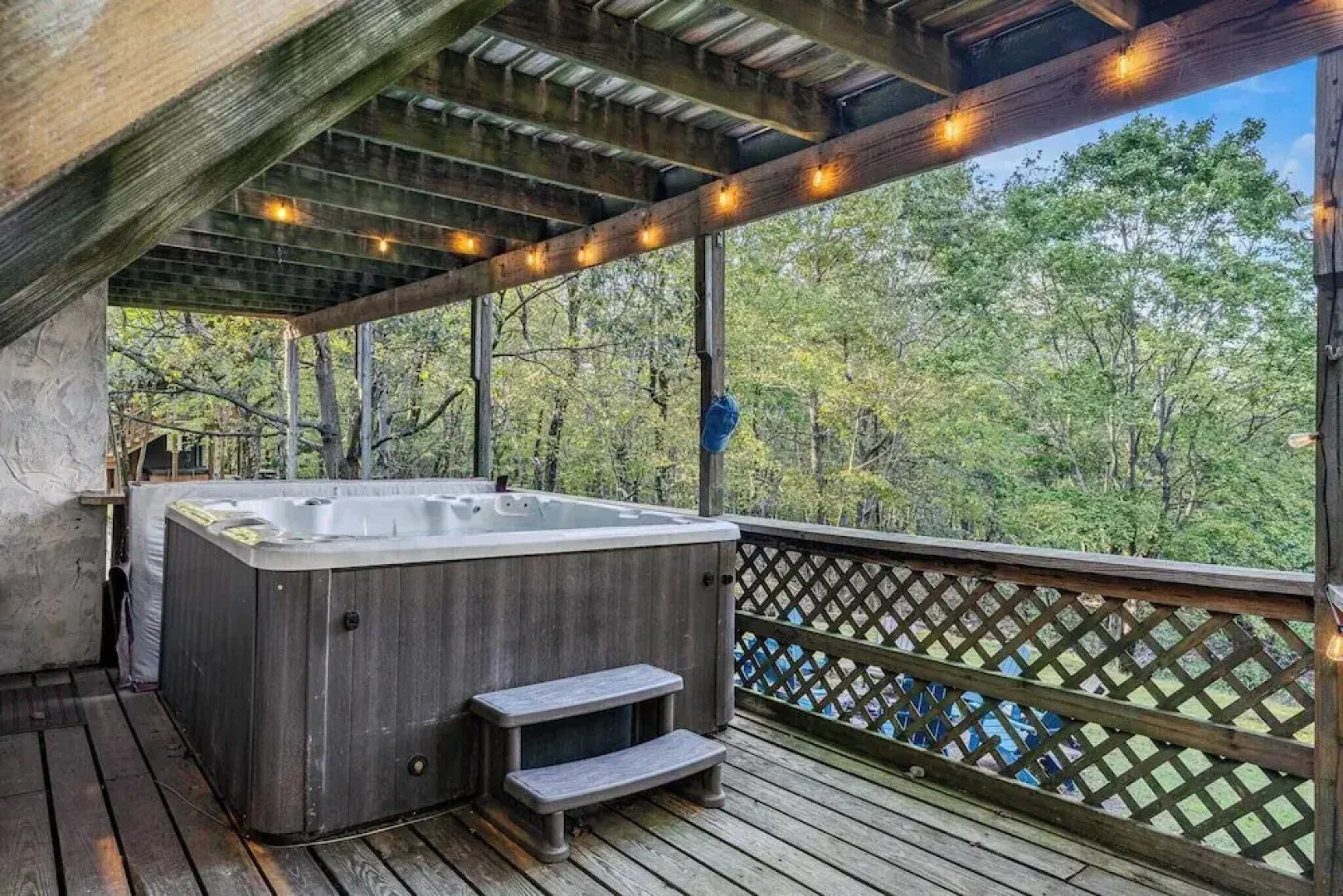 Sky View Chalet by Avantstay Stunning Interior, Spacious Deck, Hot Tub, & View