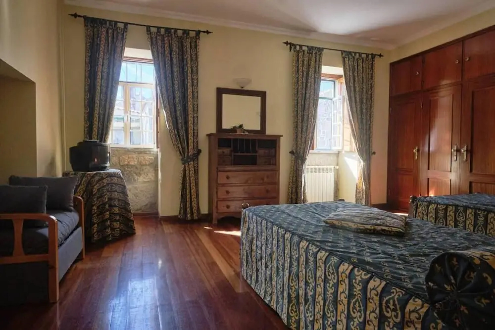 19th Centry Farmhouse Getaway - Sleep 12-14 W/pool