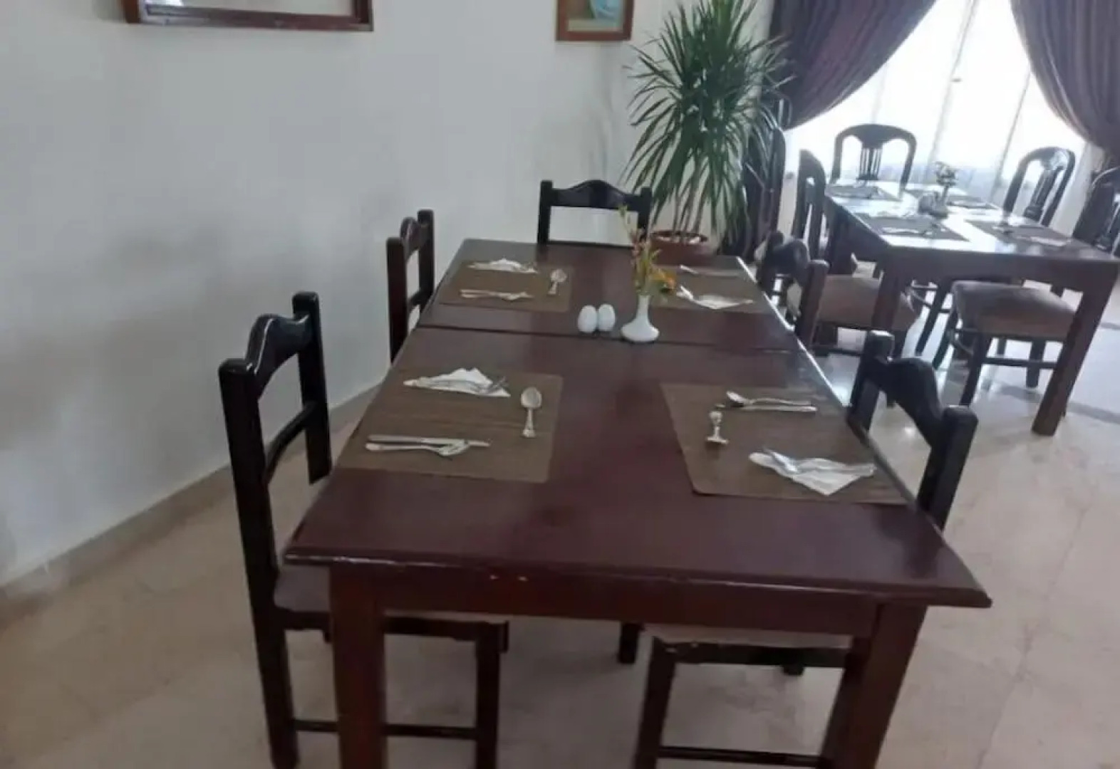 Dolphin Continental Hotel