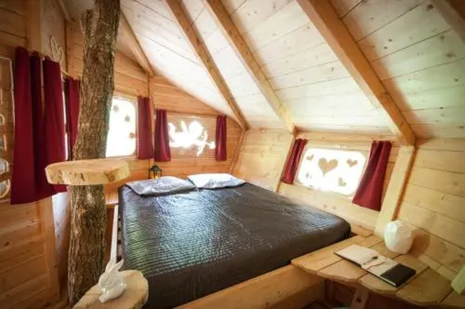 Les Cabanes au Bois dOrient
