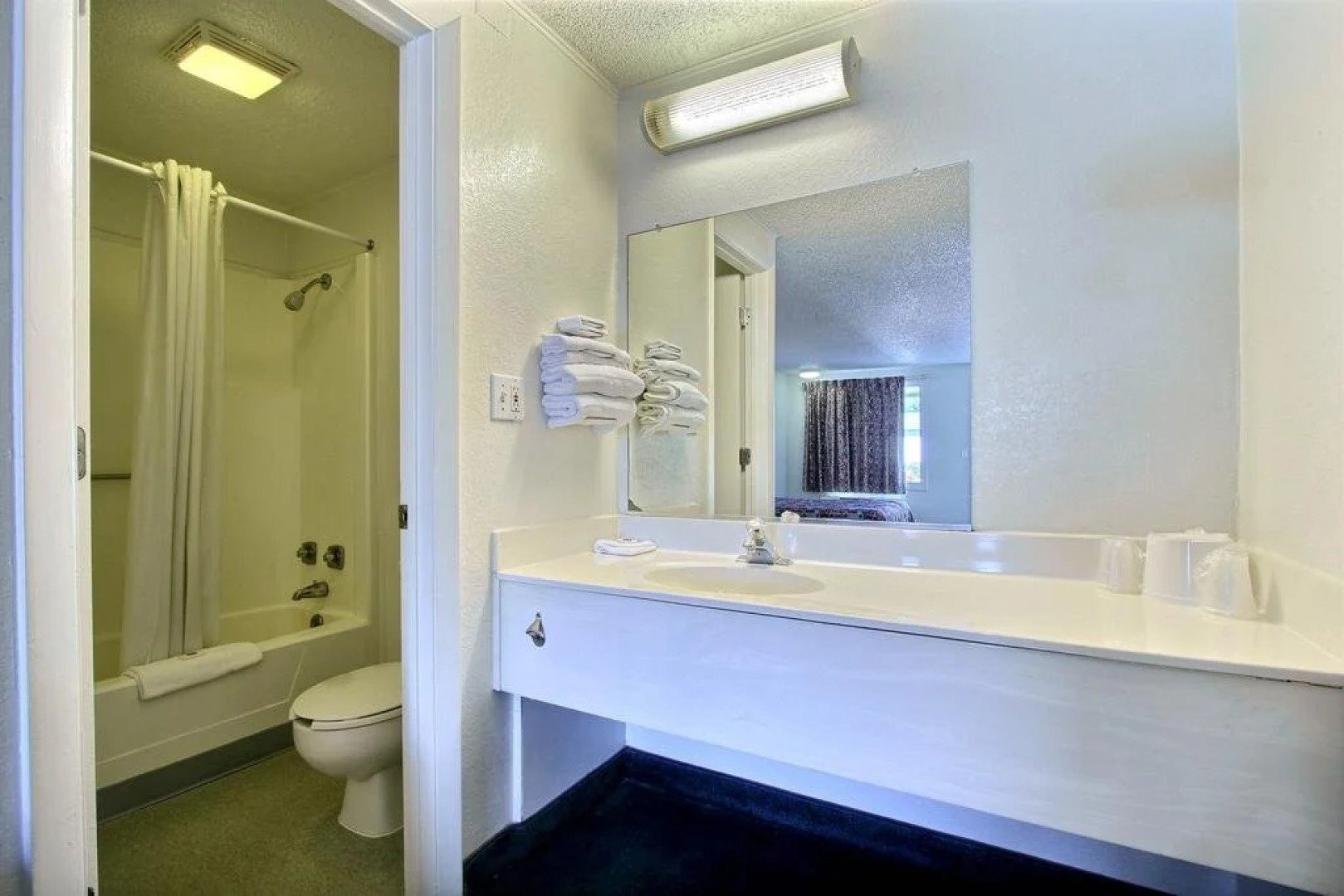 Travelodge by Wyndham Lansing