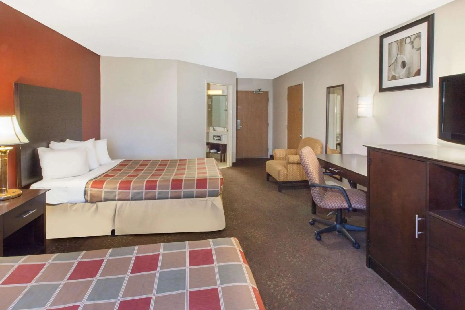 Travelodge by Wyndham Romulus Detroit Airport