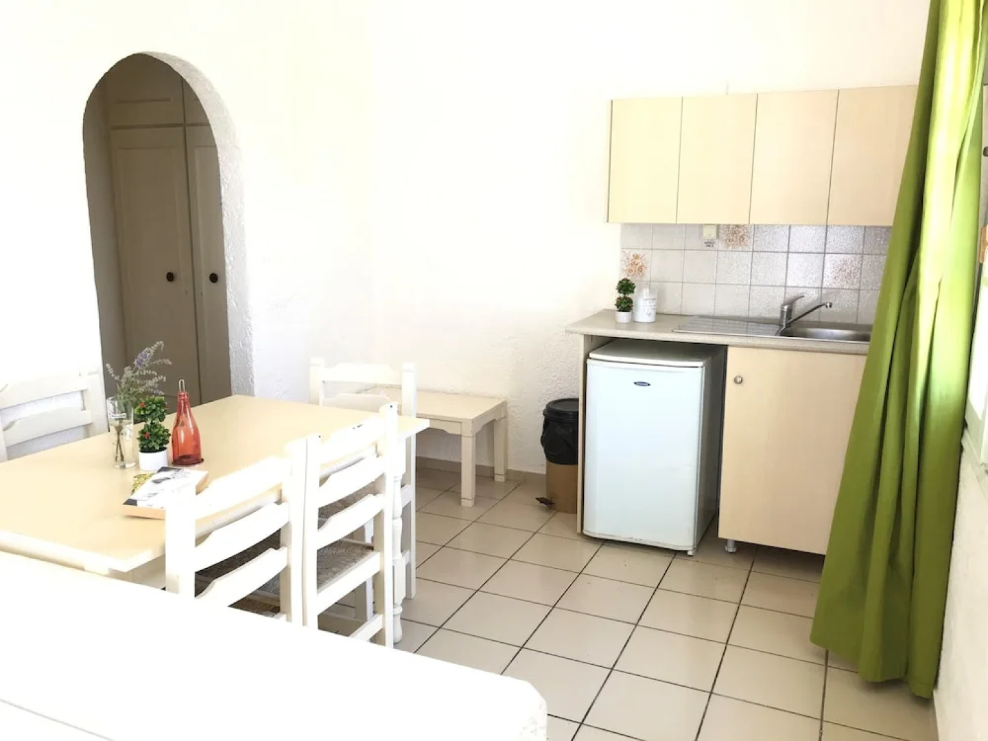 Semiramis Piskopiano by Checkin