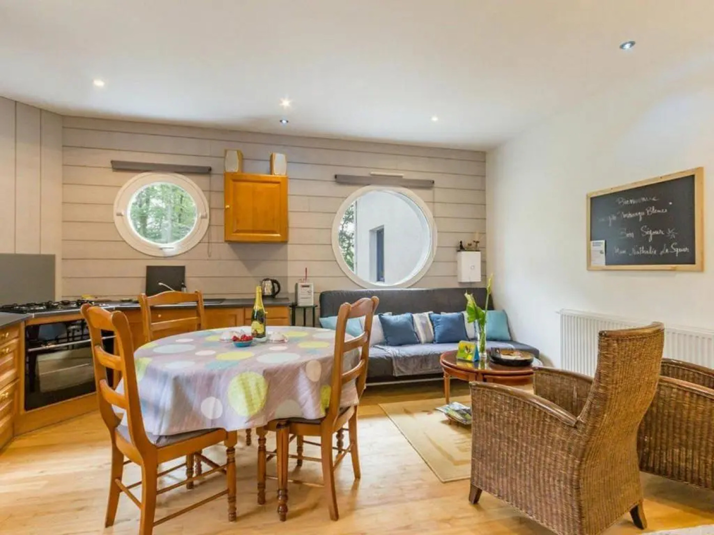 Gîte Plesse, 1 pièce, 2 personnes - FR-1-306-835