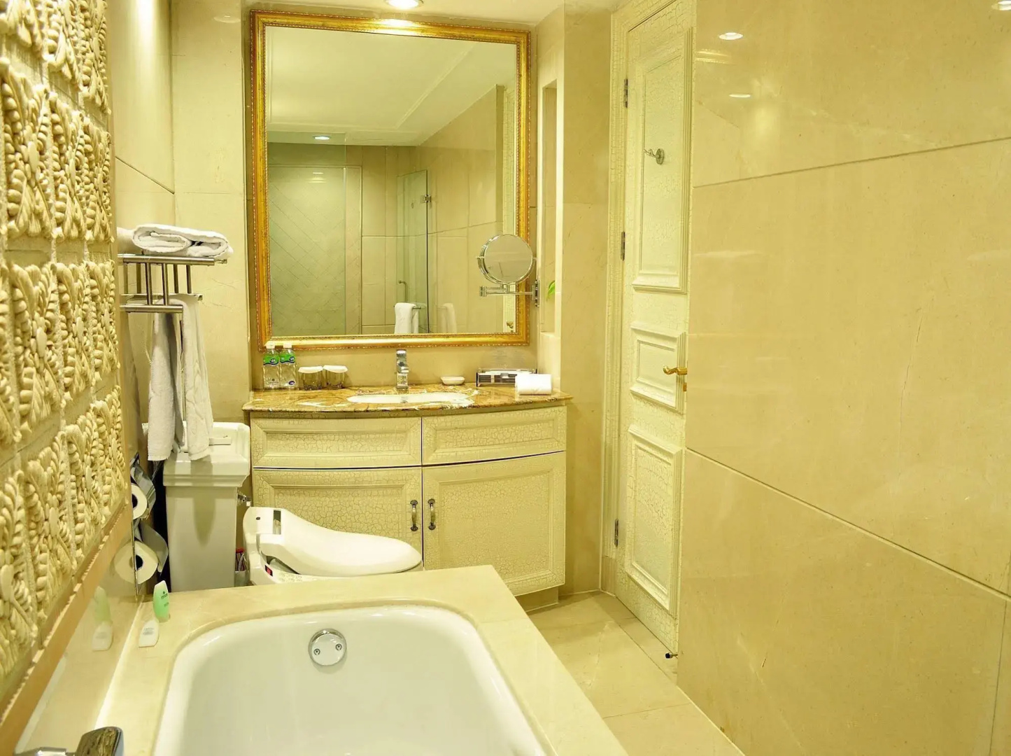 Jiang Men Palace International Hotel
