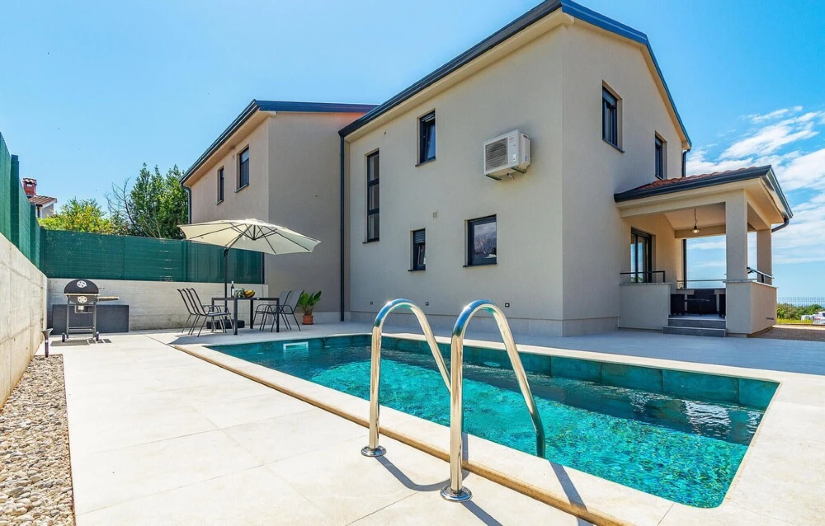 Awesome Home in Tar With Outdoor Swimming Pool, Wifi and 2 Bedrooms