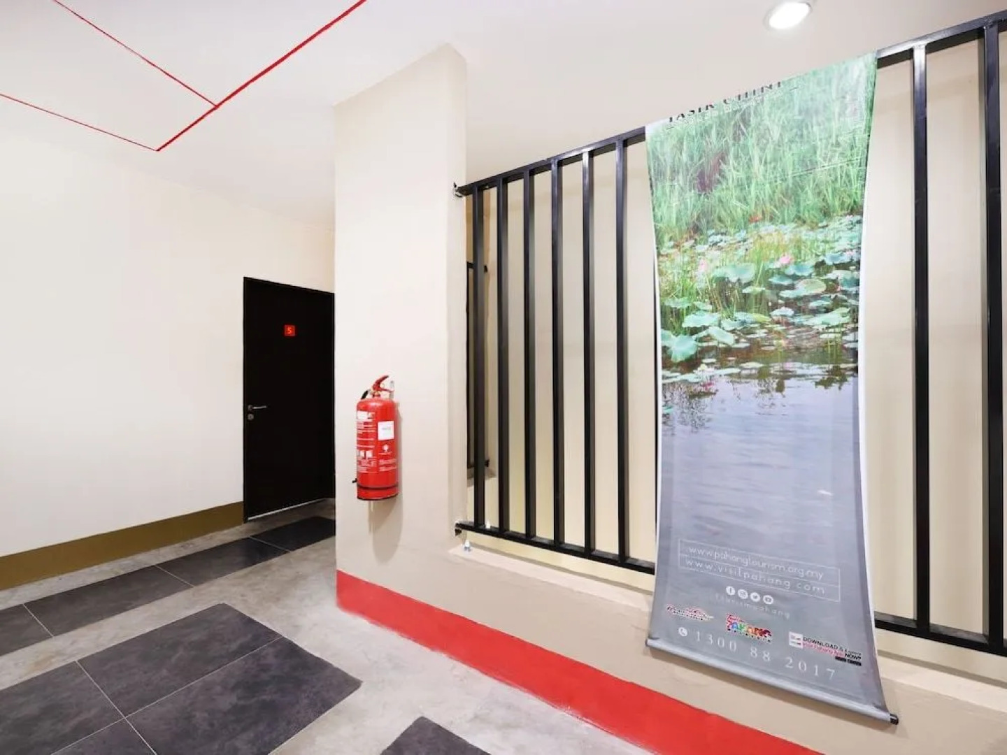 OYO 712 Hotel Corridor