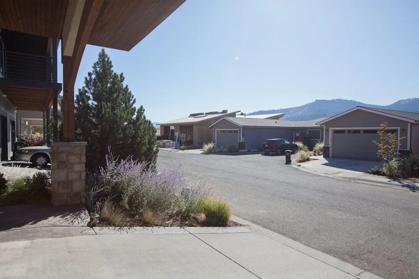 River Scene 30 Day Minimum 3 Bedroom Home by RedAwning