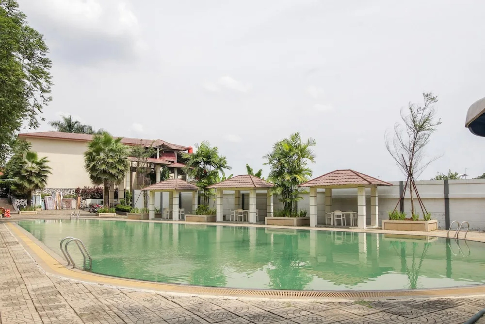 Airy Sentul Raya Jakarta KM 49.5 Bogor