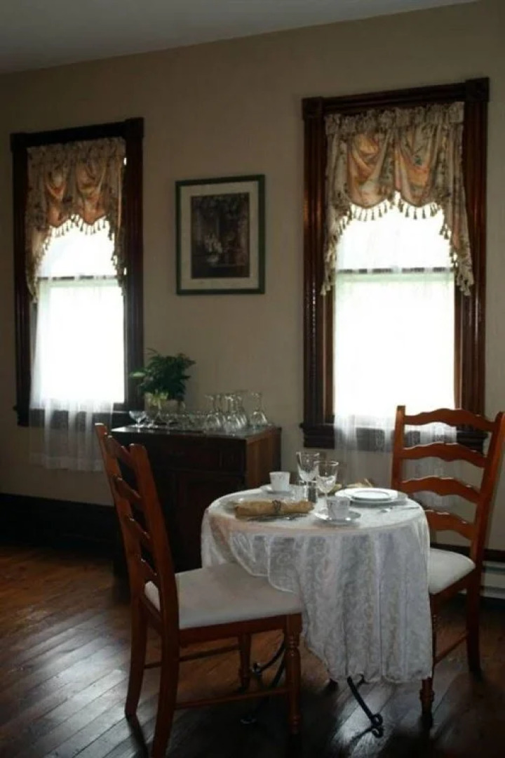 The Alexander Benjamin House Country Lodging