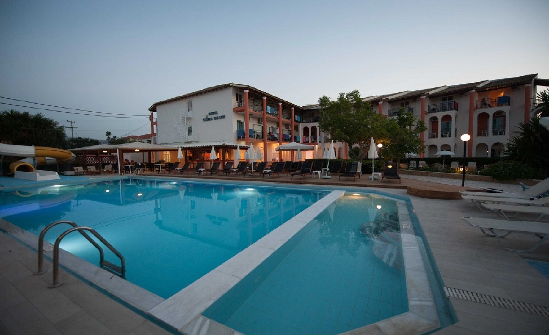 Silver Beach Hotel And Annexe Apartments