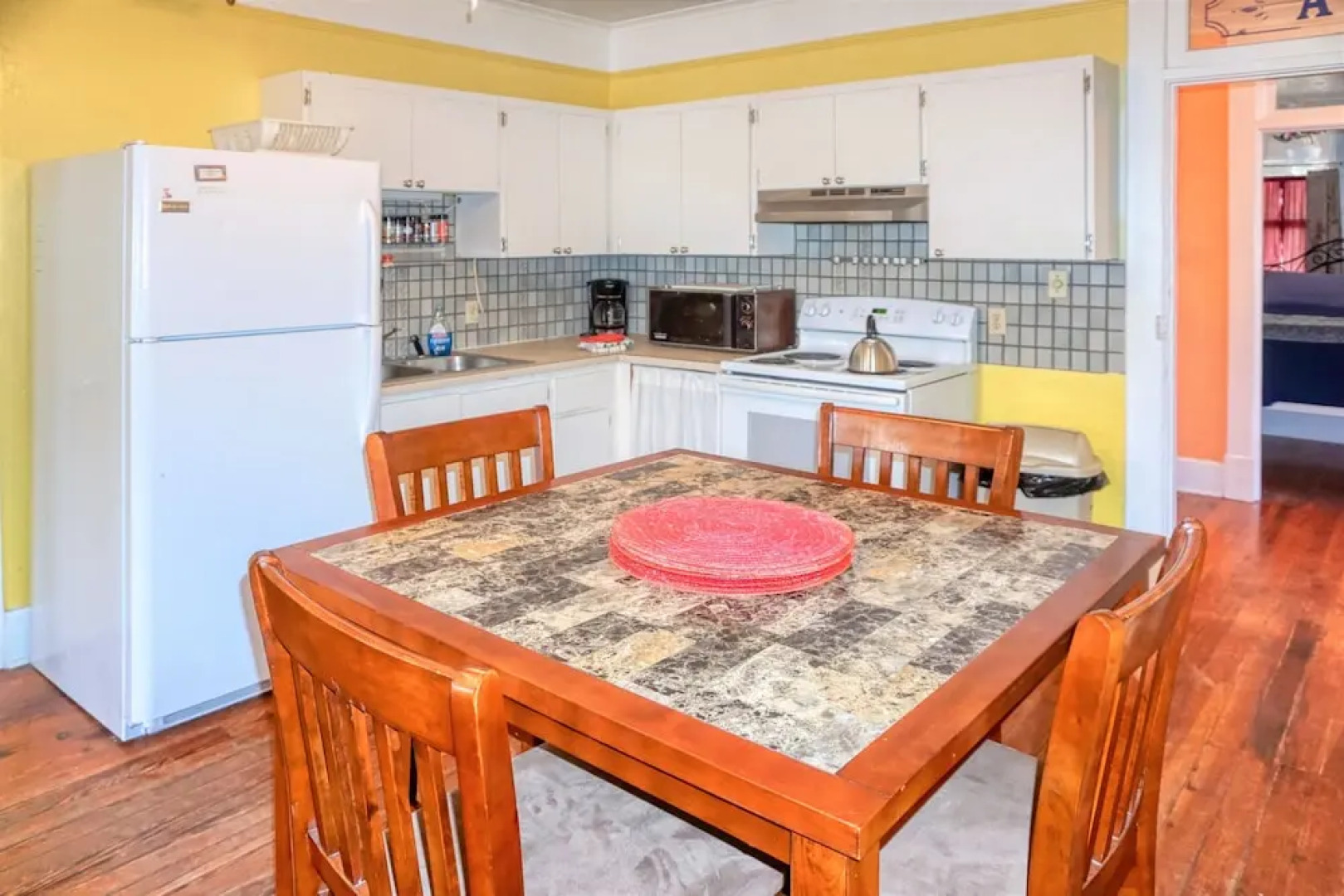 Pass A Grille Beach Escape (107-8)