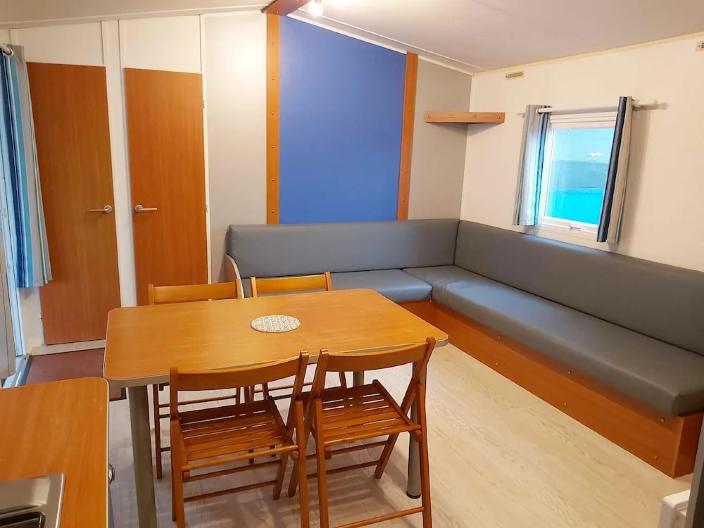 Bungalow With 2 Bedrooms in Meschers-sur-gironde, With Pool Access, Furnished Terrace and Wifi