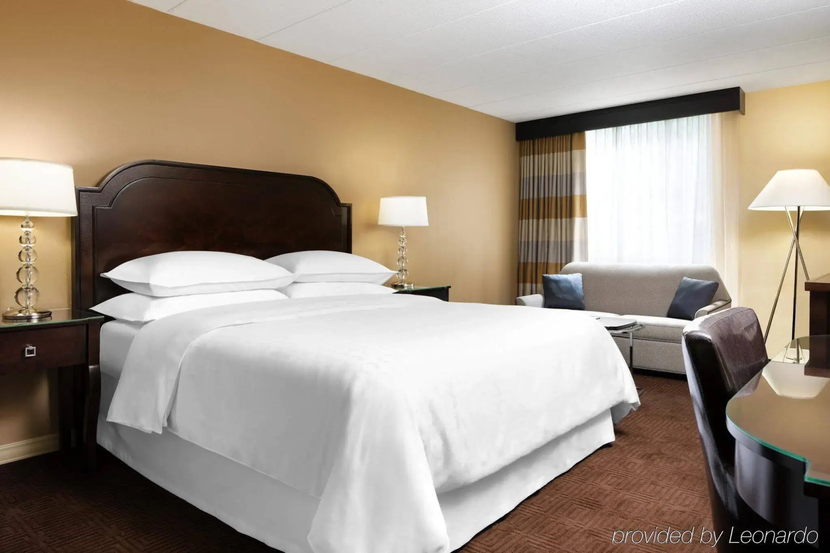 Sheraton Milwaukee Brookfield Hotel