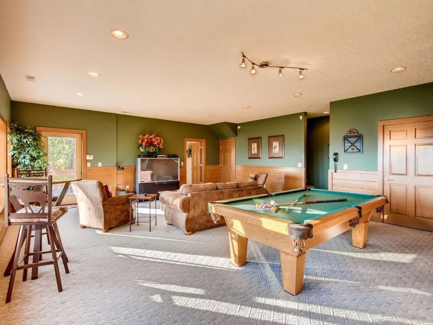 Dogwood Cabin 2606 by RedAwning