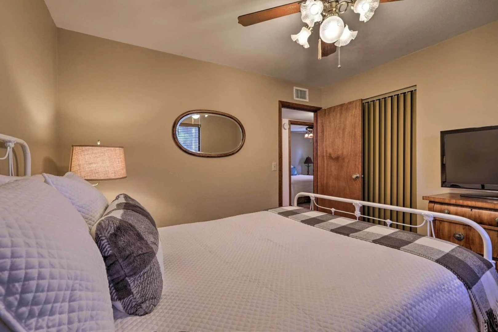 Munds Park Mountain Getaway: Hike, Golf & Unwind!