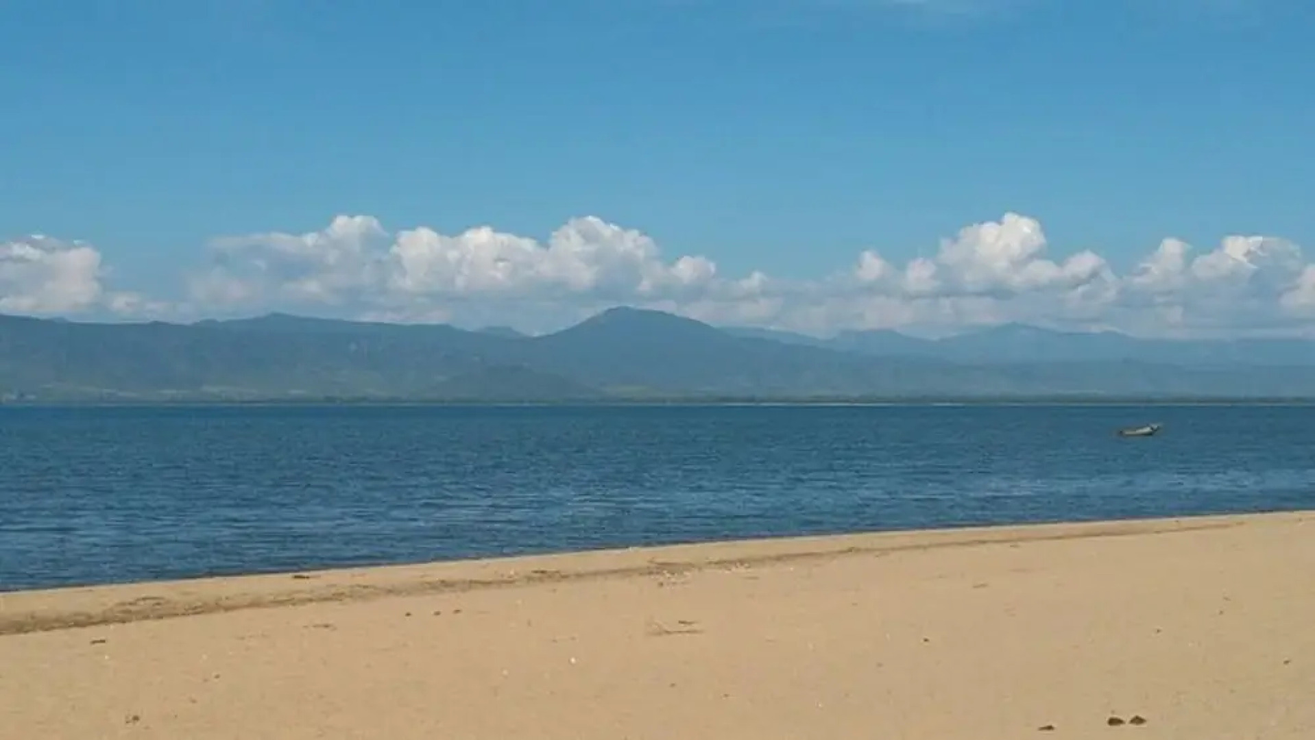 Zaburi Beach by Serendib