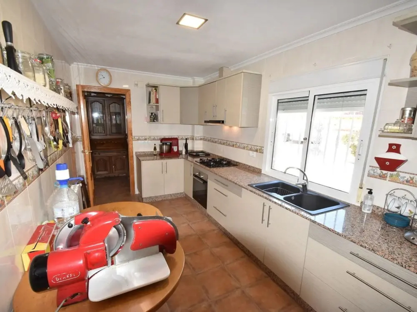 Comfortable Holiday Home With Swimming Pool in Valencia