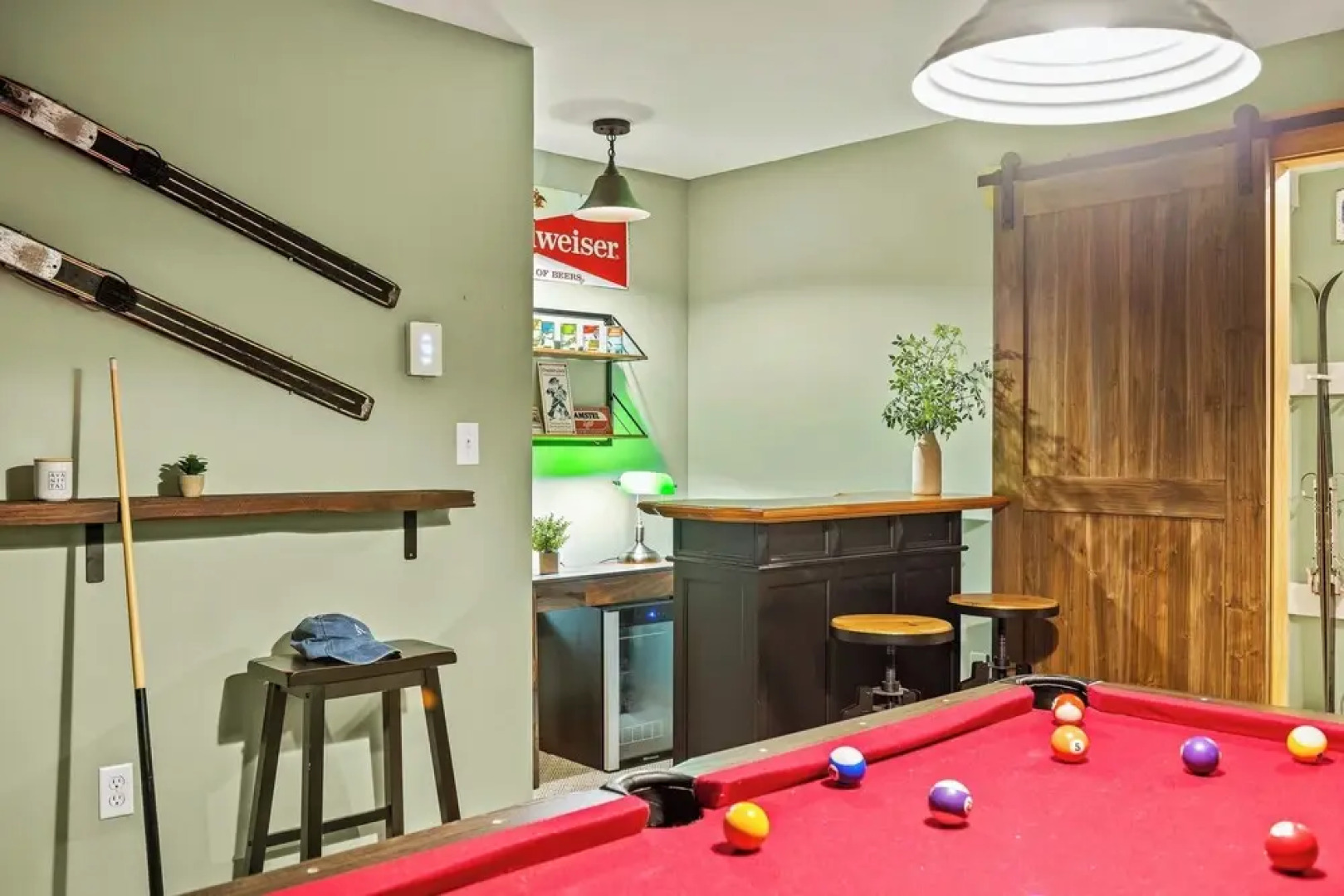 Moose Tracks by Avantstay Hot Tub, Game Room, Deck, Firepit