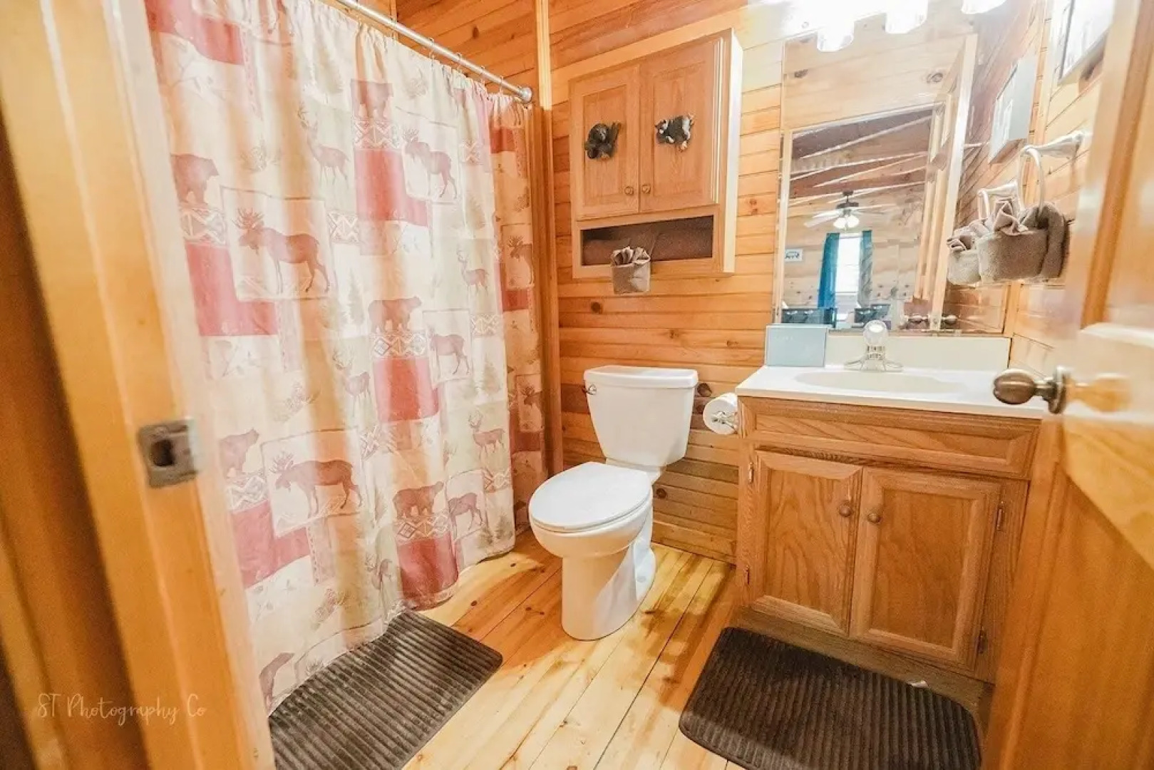 A Slice Of Heaven 2 Bedroom Cabin by RedAwning