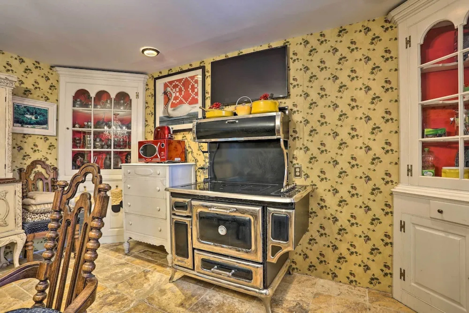 1 Mi to Lake Wallenpaupack: Spacious Poconos Villa