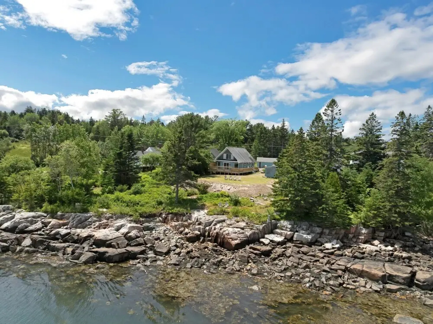 Waterfront Retreat With Stunning Views 3 Bedroom Home