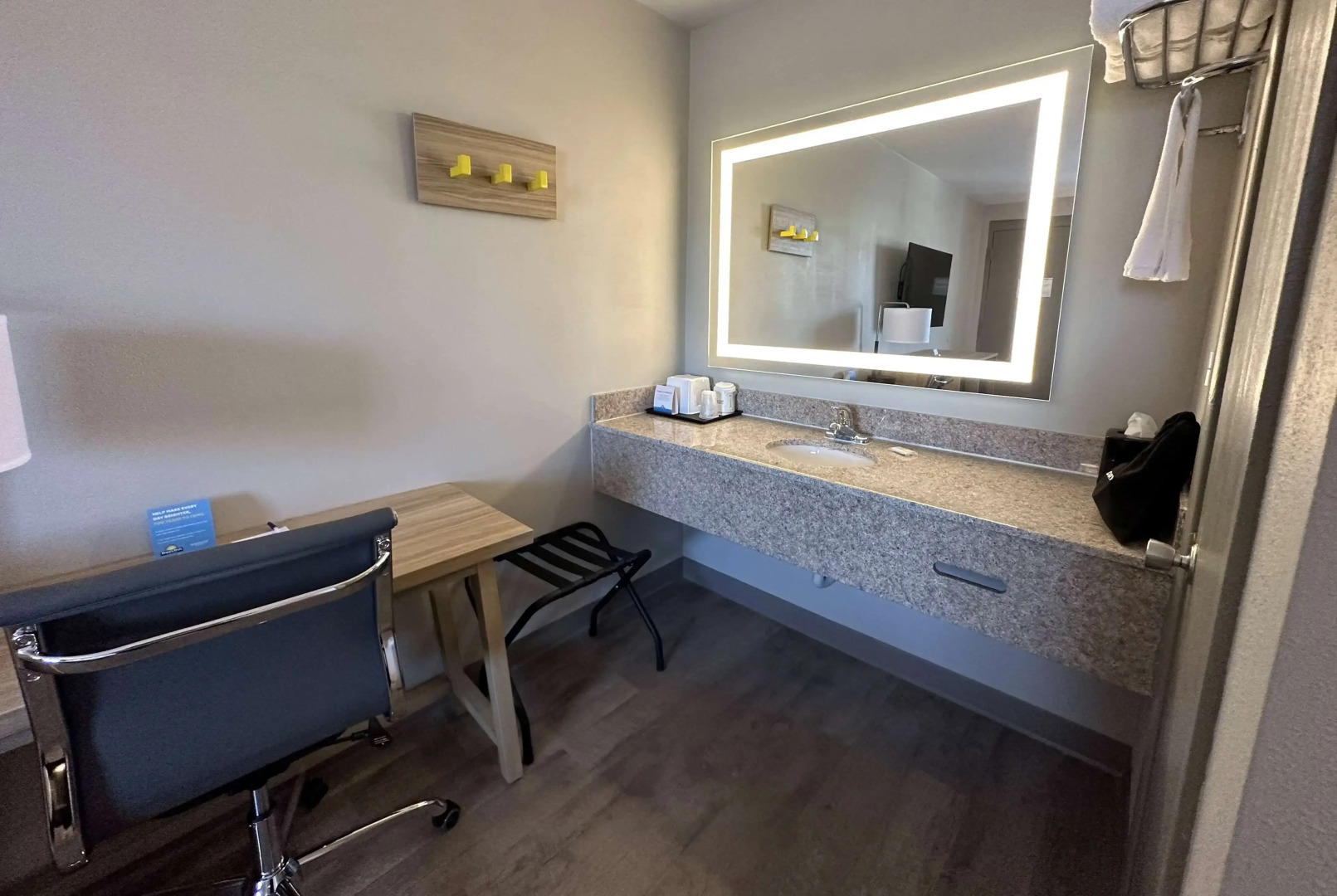 Отель Days Inn by Wyndham Farmington NM