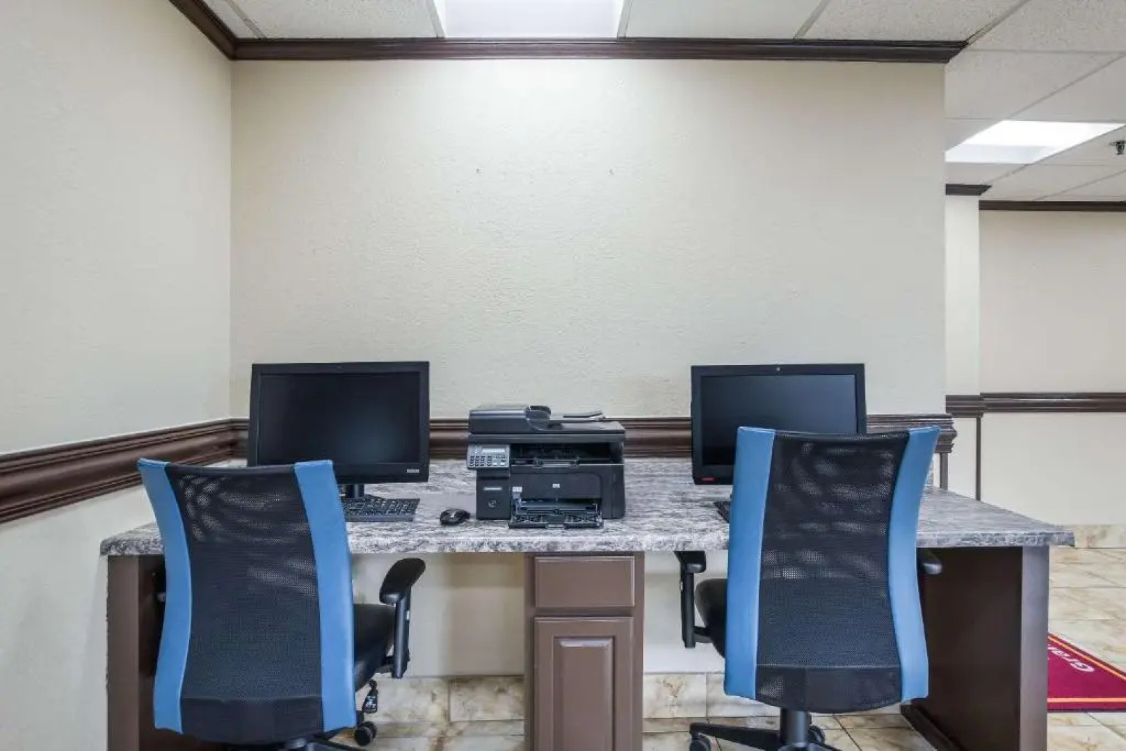 Clarion Inn & Suites Grand Rapids Airport