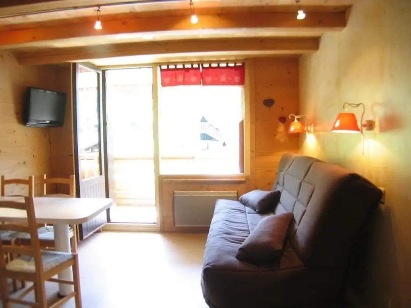 PARNASSE 203 La Clusaz skis aux pieds