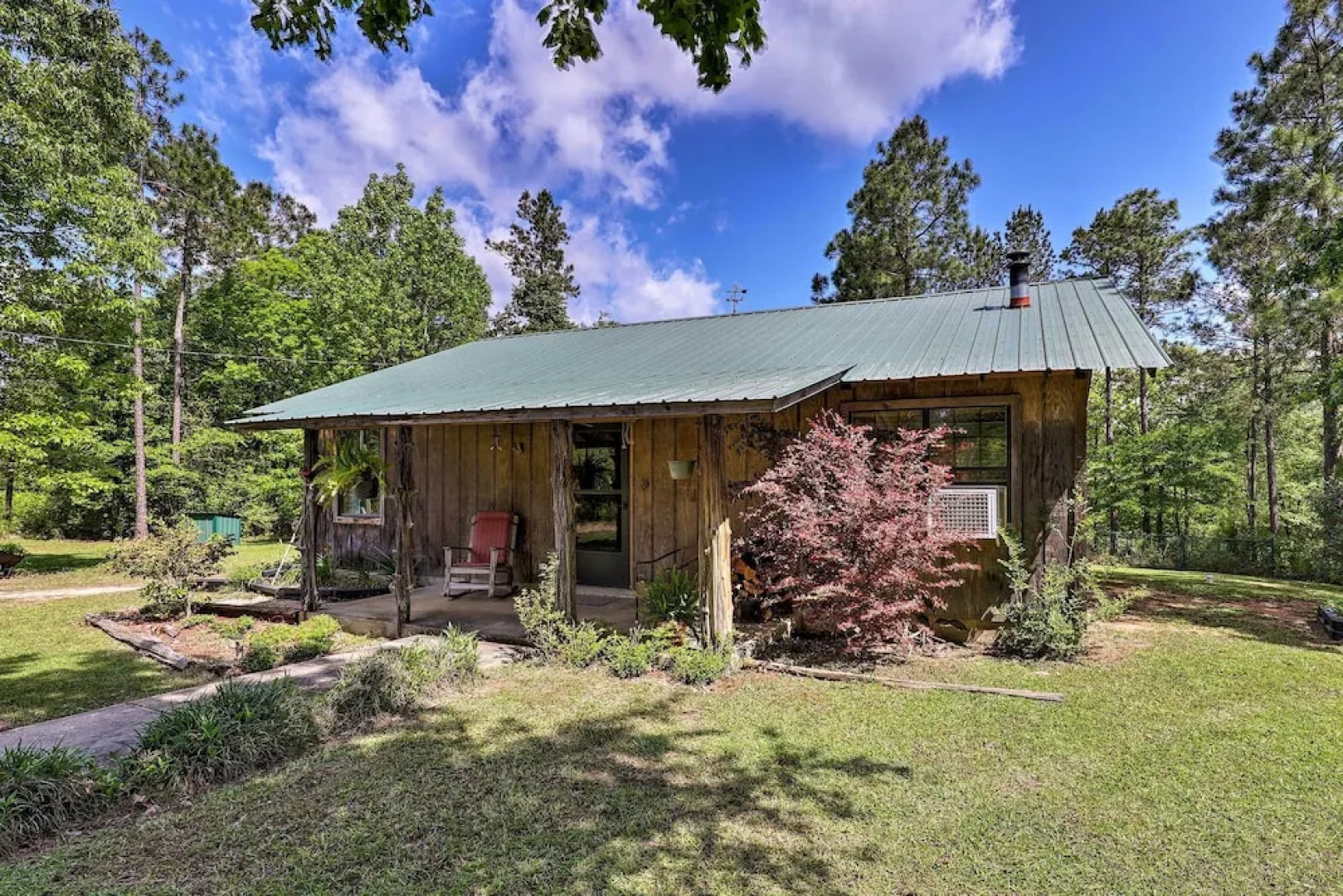 Secluded Cabin w/ Pond ~ 37 Mi to Gulf Coast!