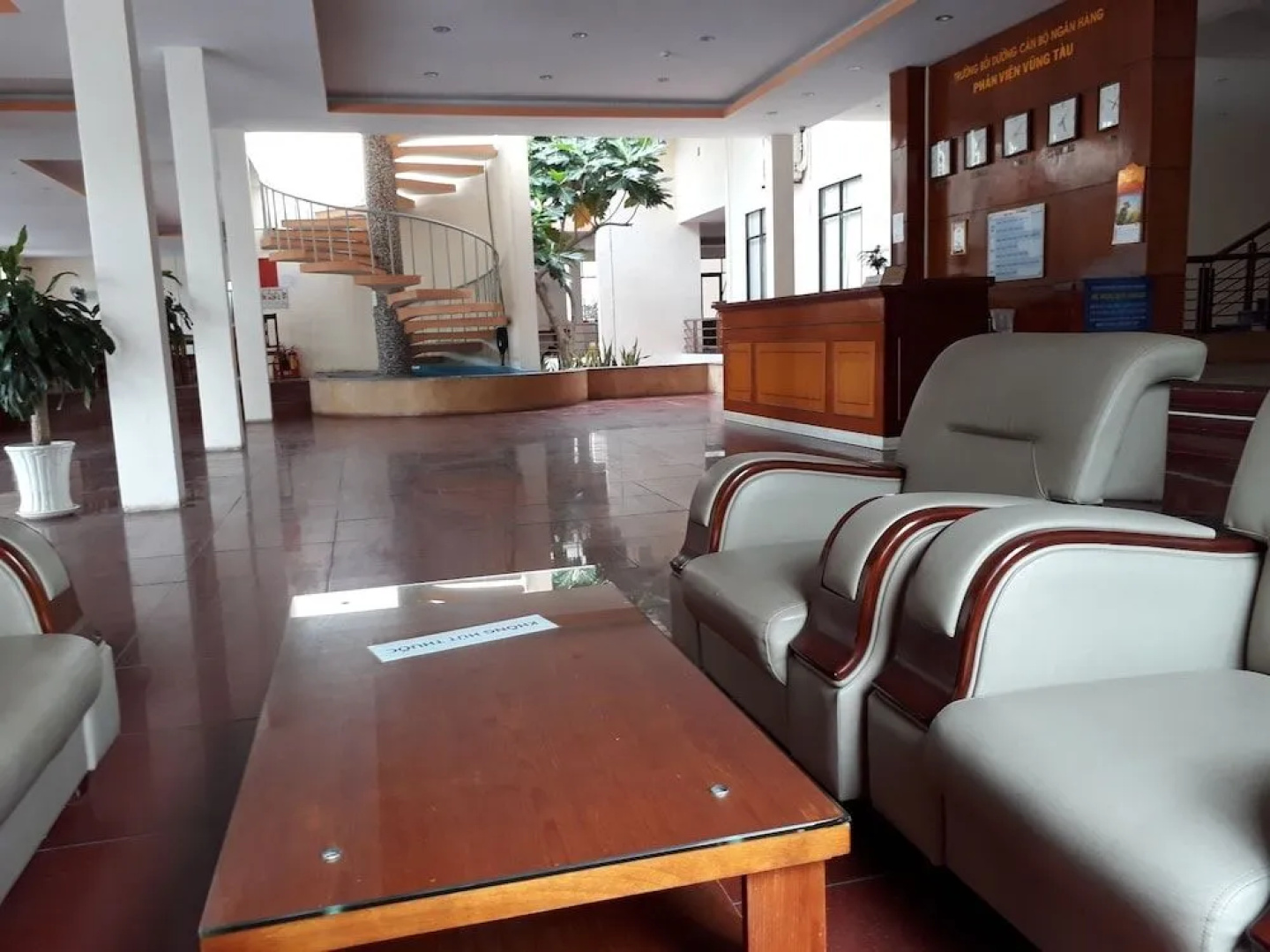 Ngan Hang Hotel