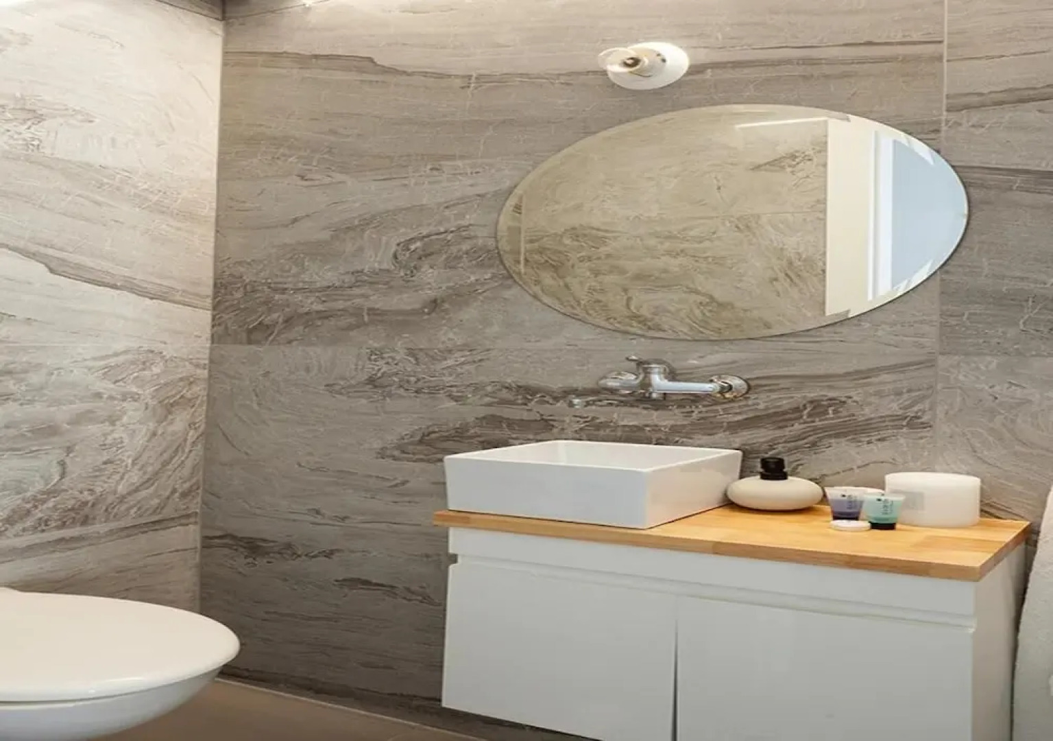 Luxury Penthouse on High Floor with Hot Tub