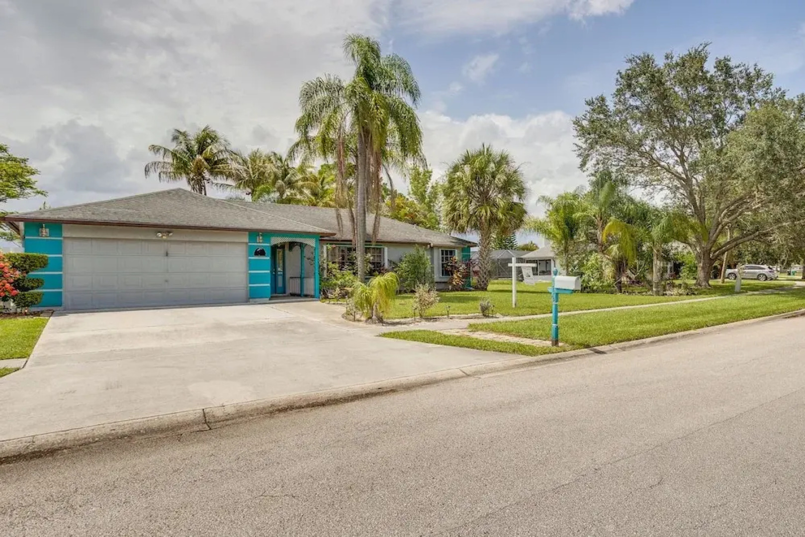 Riverfront Port St Lucie Home: Hot Tub + Dock!