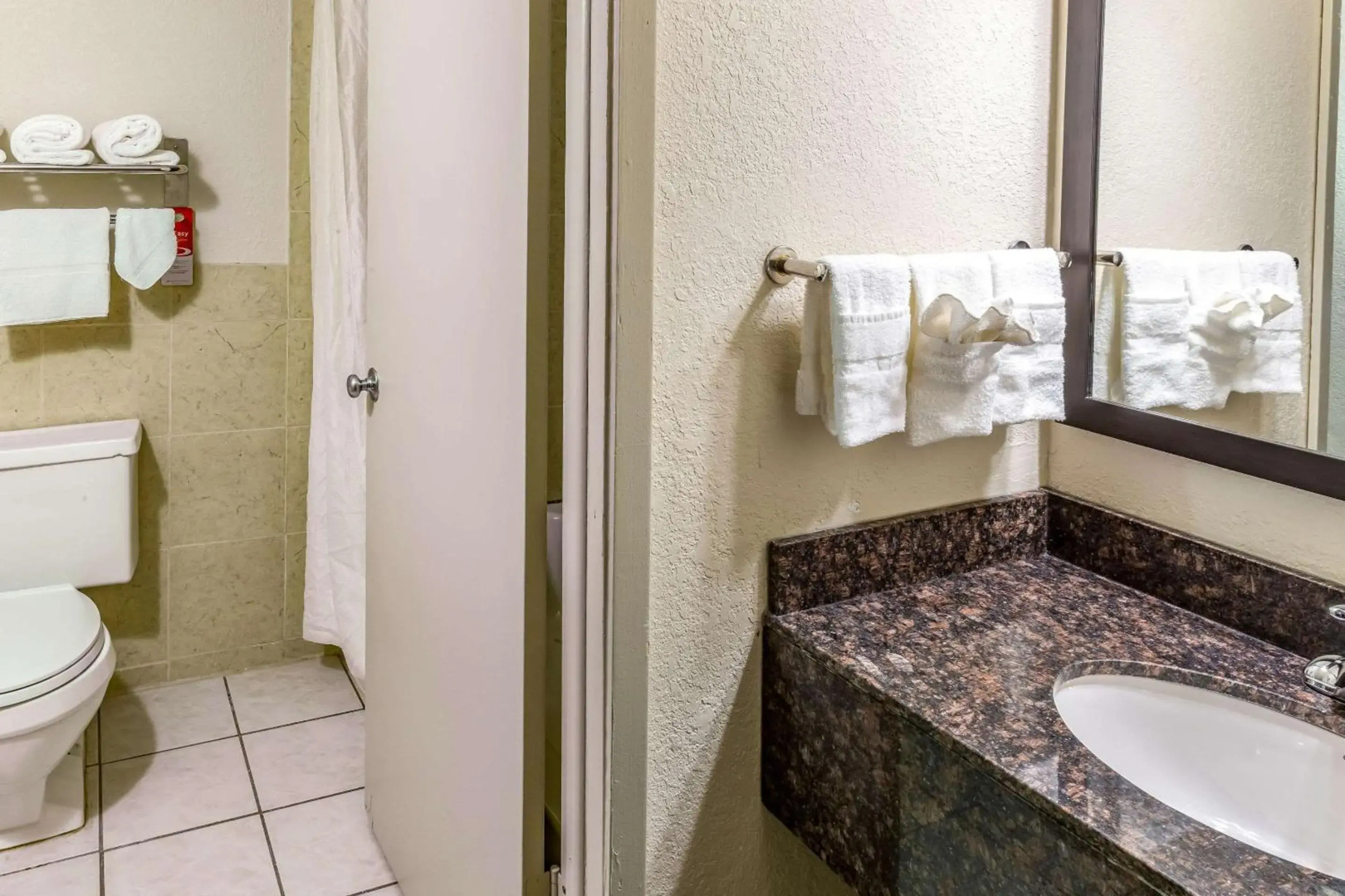 Econo Lodge Inn & Suites Newton