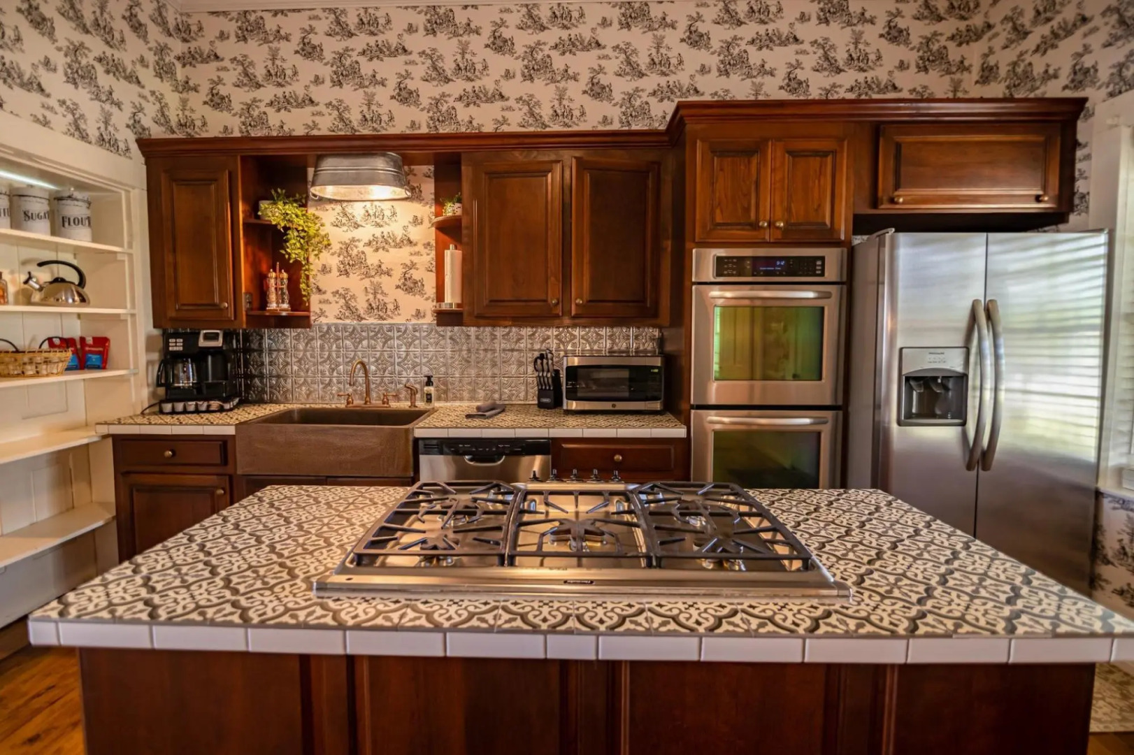 The Manor 1885 Altamont