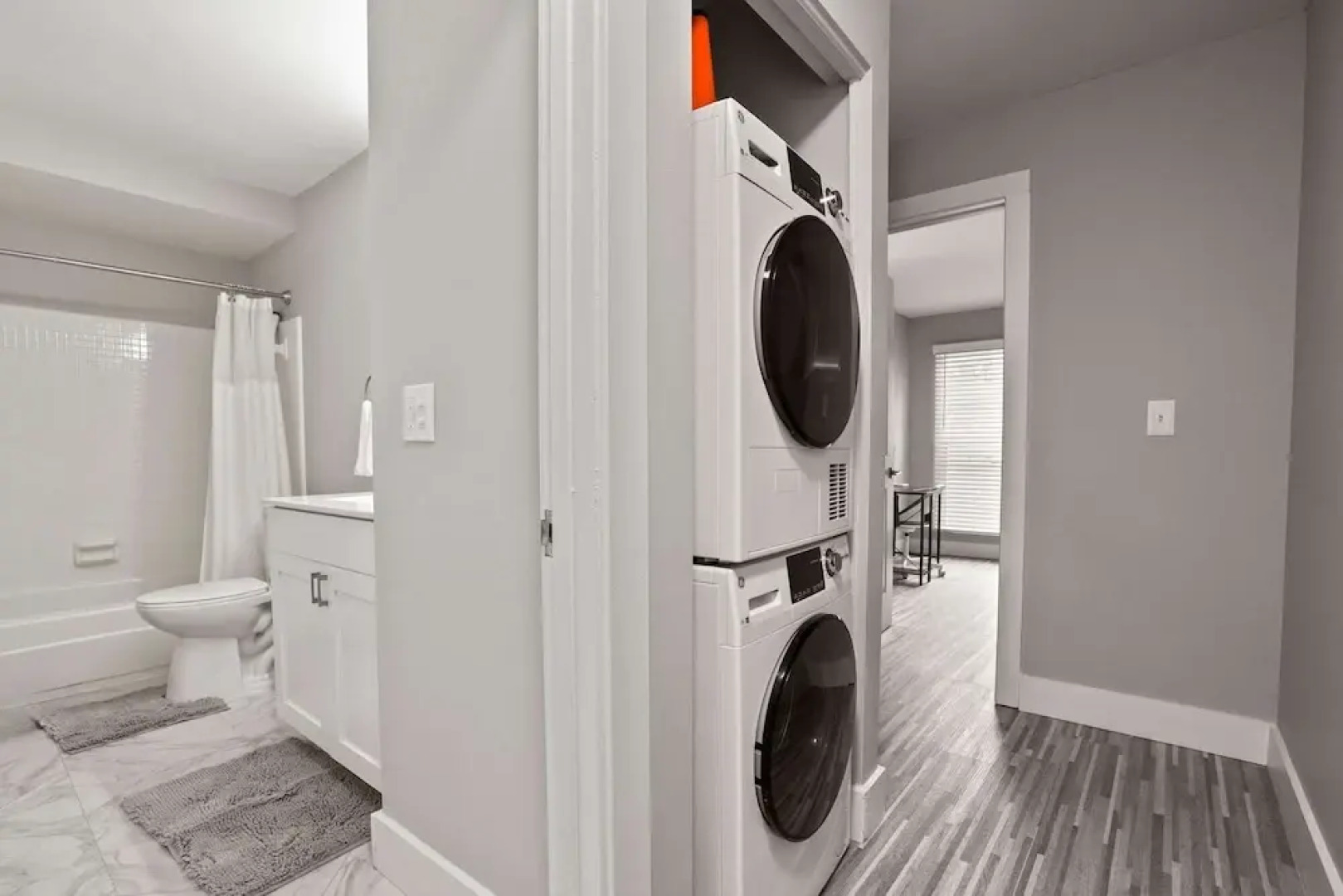 Modern 2BR 2BA Apartment With Pleasant Views