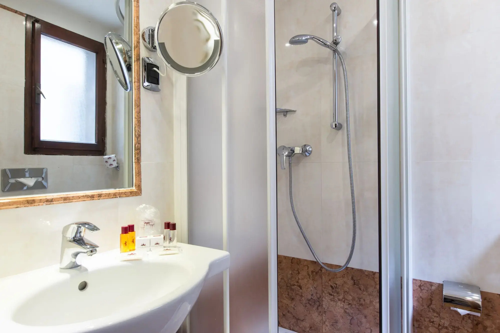 Hotel Ambassador Tre Rose