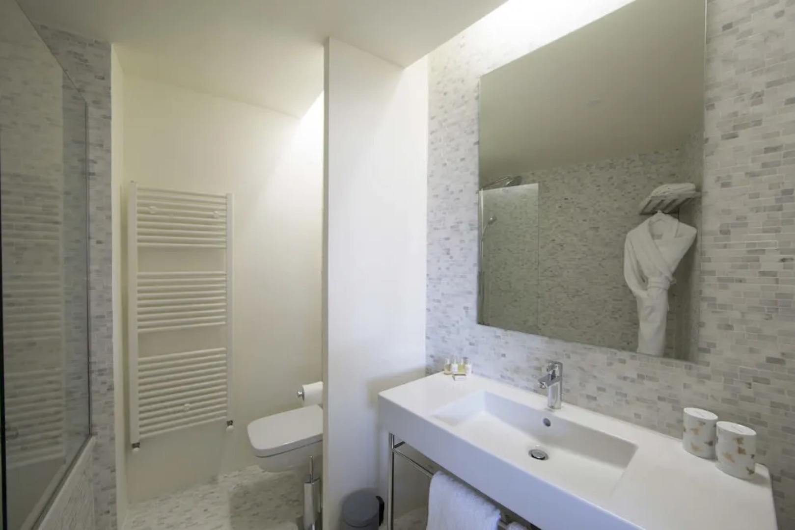 Hôtel de la Villeon - Hôtel 4**** - Bar - Jardins avec vues sur les vignobles - 50mns au sud de Lyon, en Ardèche