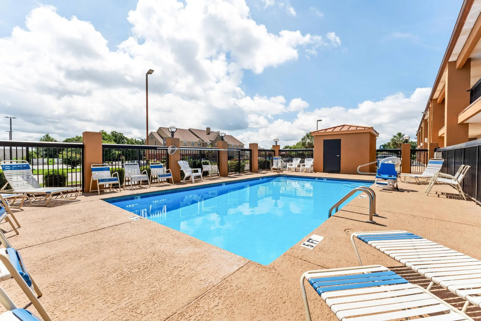 Quality Inn & Suites near Robins Air Force Base