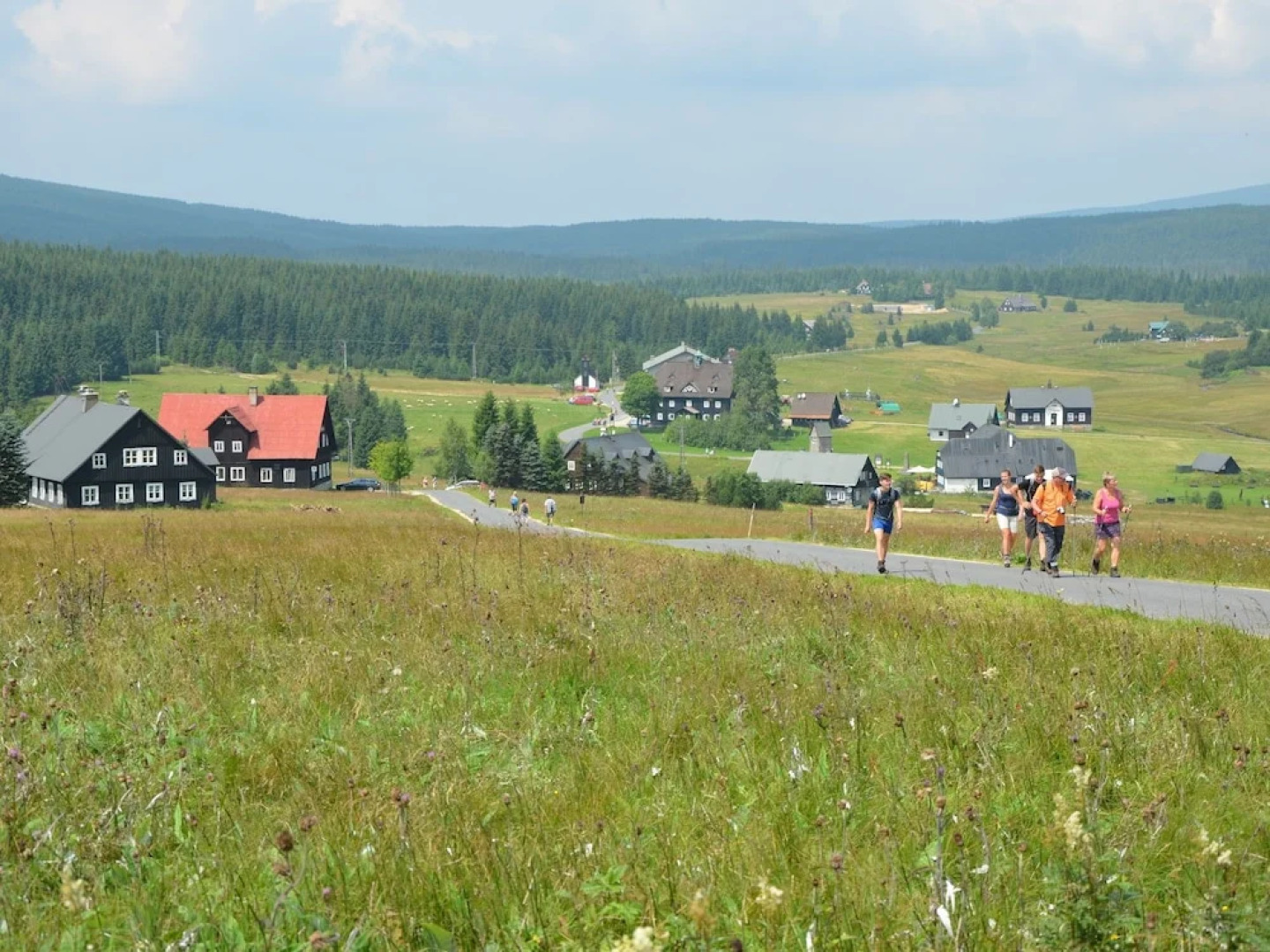 Authentic Log Cabin With Fireplace Only 300M To The Ski Slope Unobstructed View