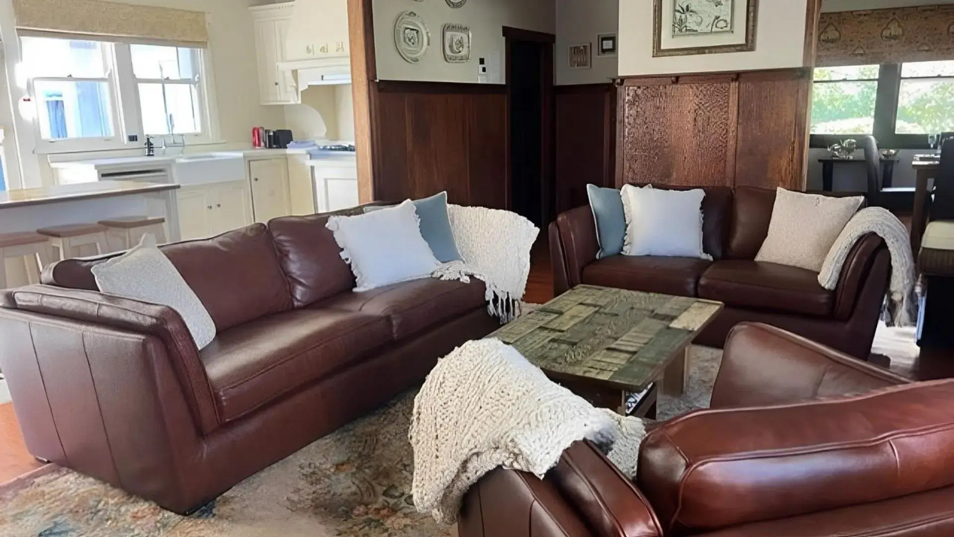 Robin Hill Manor - rambling retreat & tennis court