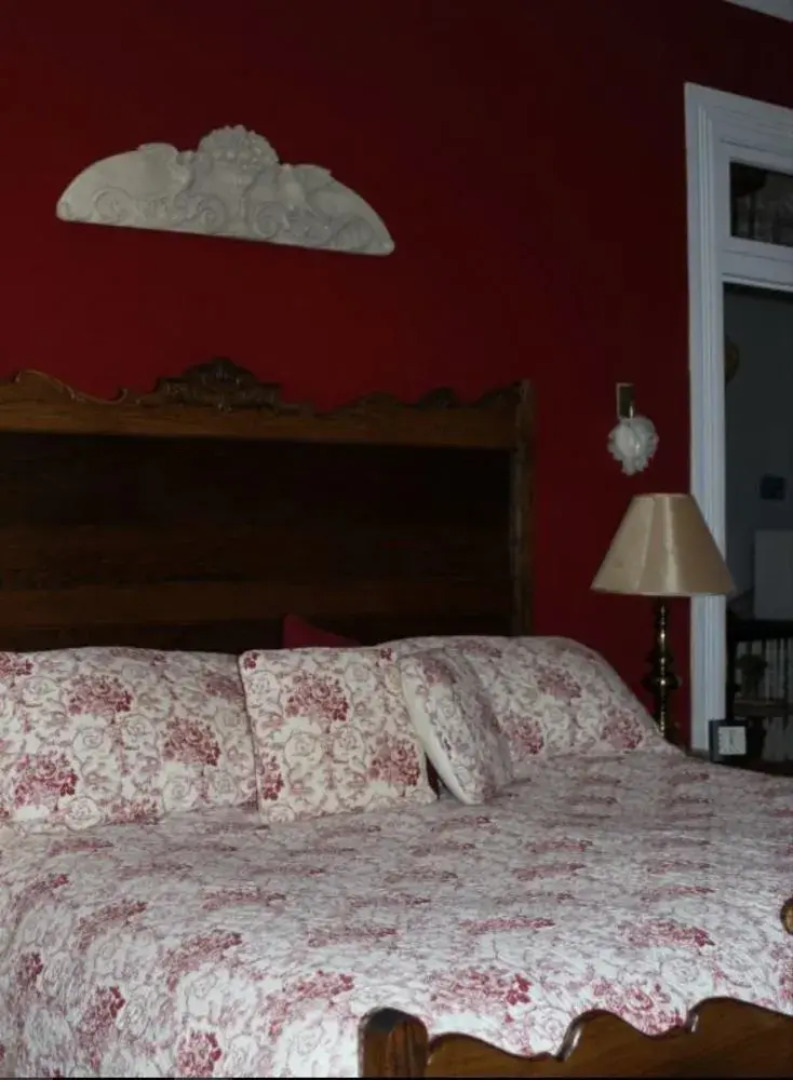 Victorian House Bed & Breakfast