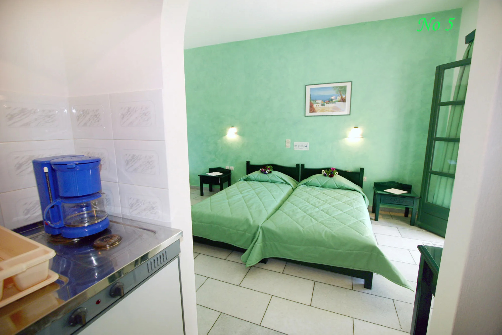 Studios Vrettos Beachfront Hotel